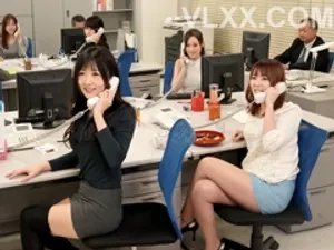Khi internet chập chờn, bunny colby gọi kỹ thuật đến và đó là một anh da đen