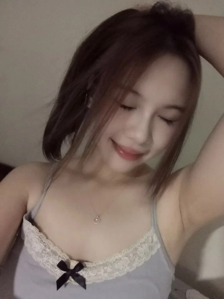 thằng em phát hiện chị gái làm vũ nữ thoát y ở club